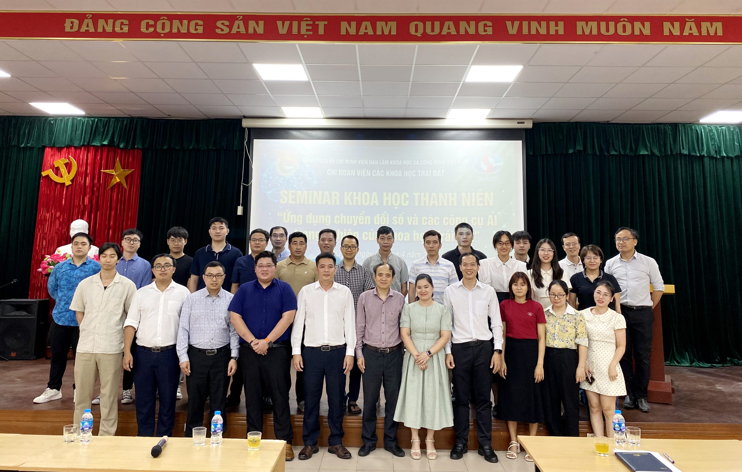 Seminar khoa học thanh niên “Ứng dụng chuyển đổi số và các công cụ AI trong nghiên cứu khoa học Trái Đất”